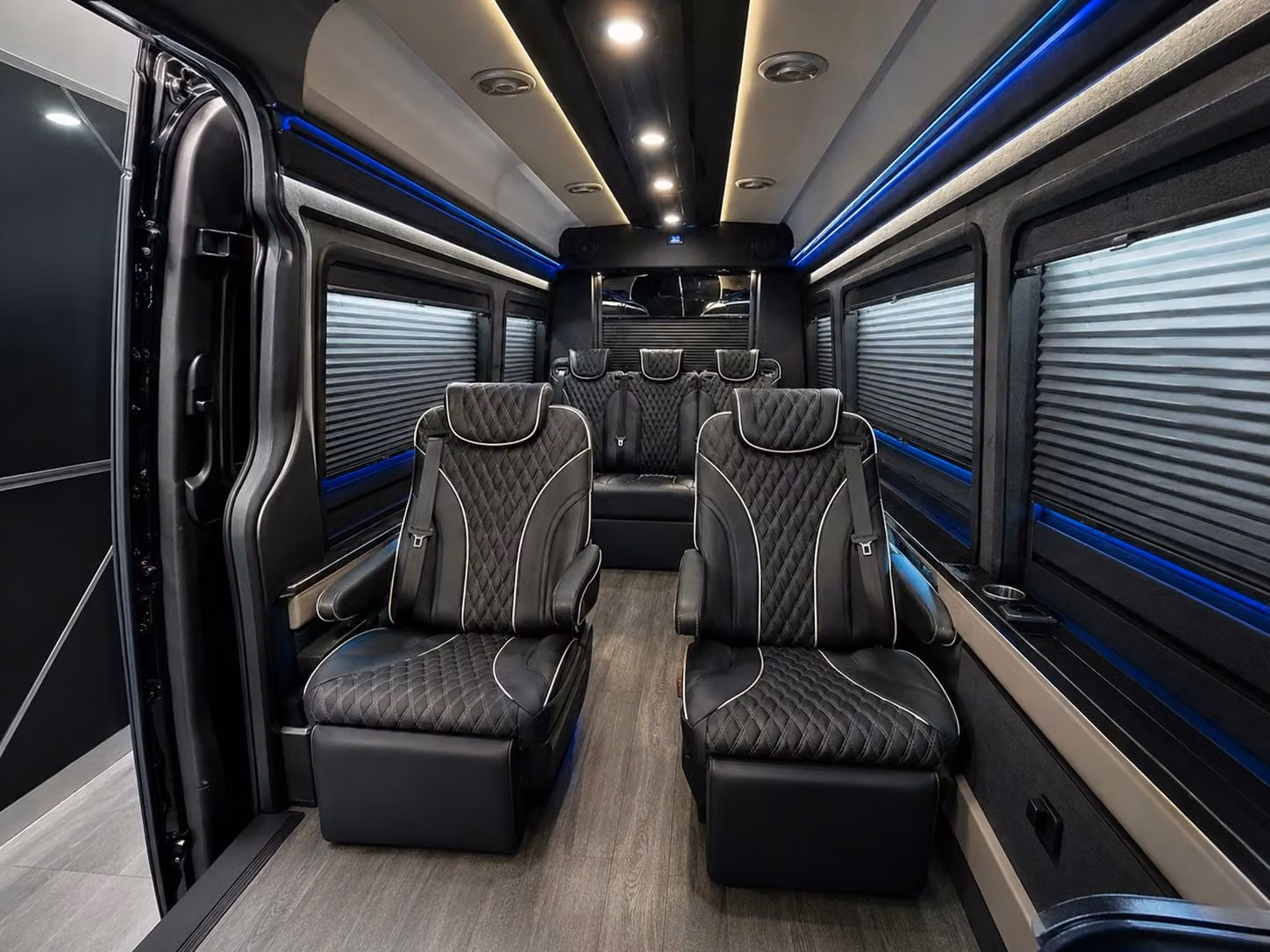 bringing wedding guests to and from the airport in portsmouth is easy with a shuttle bus